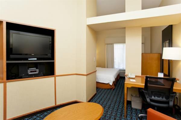 Fairfield Inn And Suites By Marriott Winchester Exterior photo